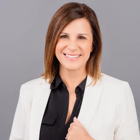 Photo of Stephanie Arotin