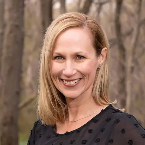 Photo of Suzanne Bartlett Hackenmiller